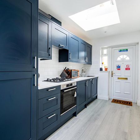 Cosy 1 Bed Apartment With Free Parking Close To Underground Station Zone 2 For Quick Access To Central London Up To 5 Guests Kültér fotó