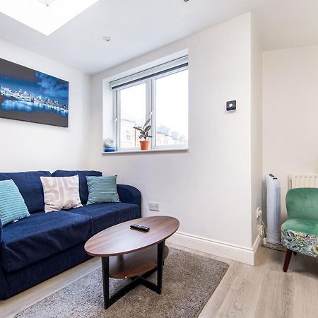 Cosy 1 Bed Apartment With Free Parking Close To Underground Station Zone 2 For Quick Access To Central London Up To 5 Guests Kültér fotó