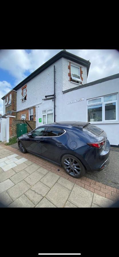 Cosy 1 Bed Apartment With Free Parking Close To Underground Station Zone 2 For Quick Access To Central London Up To 5 Guests Kültér fotó