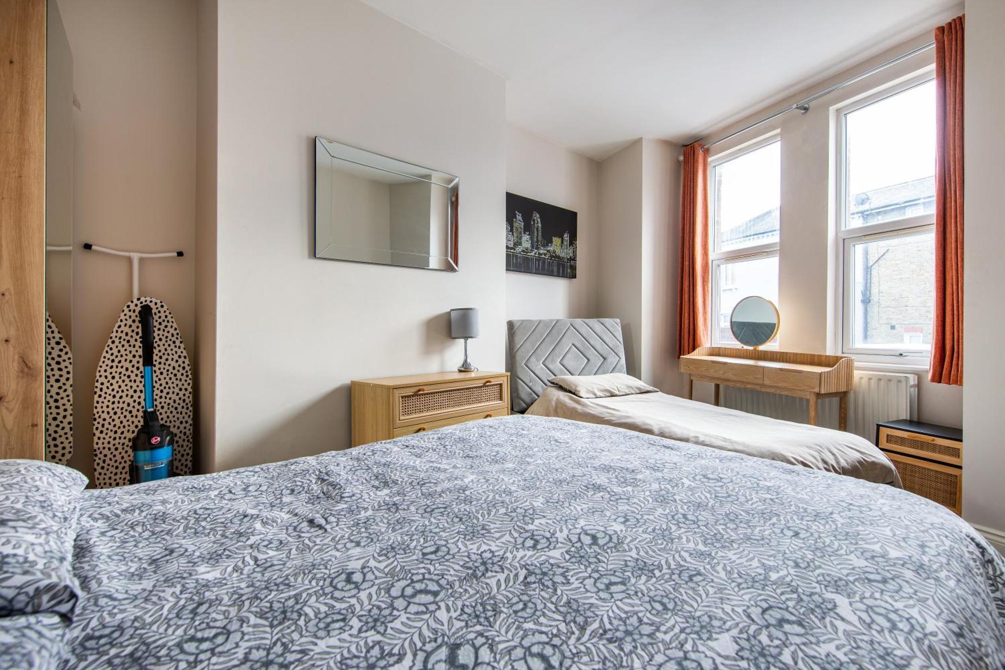 Cosy 1 Bed Apartment With Free Parking Close To Underground Station Zone 2 For Quick Access To Central London Up To 5 Guests Kültér fotó